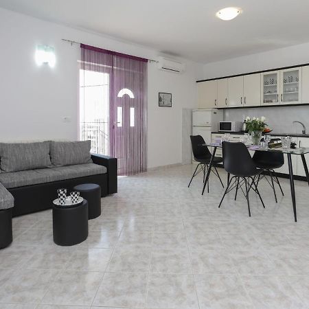 Kaštela Enchanting Apartment In Ka Tel Gomilica Near Beach מראה חיצוני תמונה