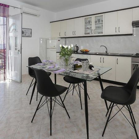 Kaštela Enchanting Apartment In Ka Tel Gomilica Near Beach מראה חיצוני תמונה