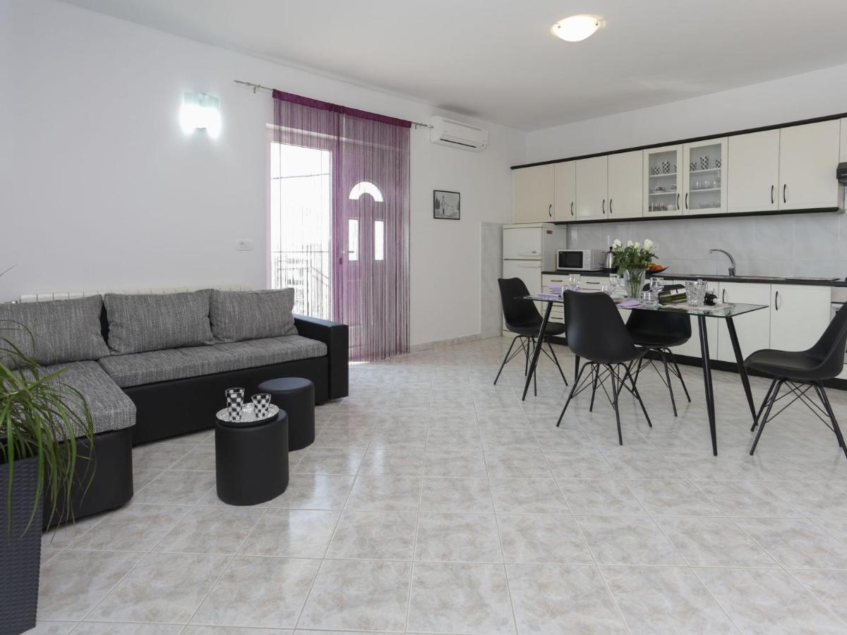 Kaštela Enchanting Apartment In Ka Tel Gomilica Near Beach מראה חיצוני תמונה