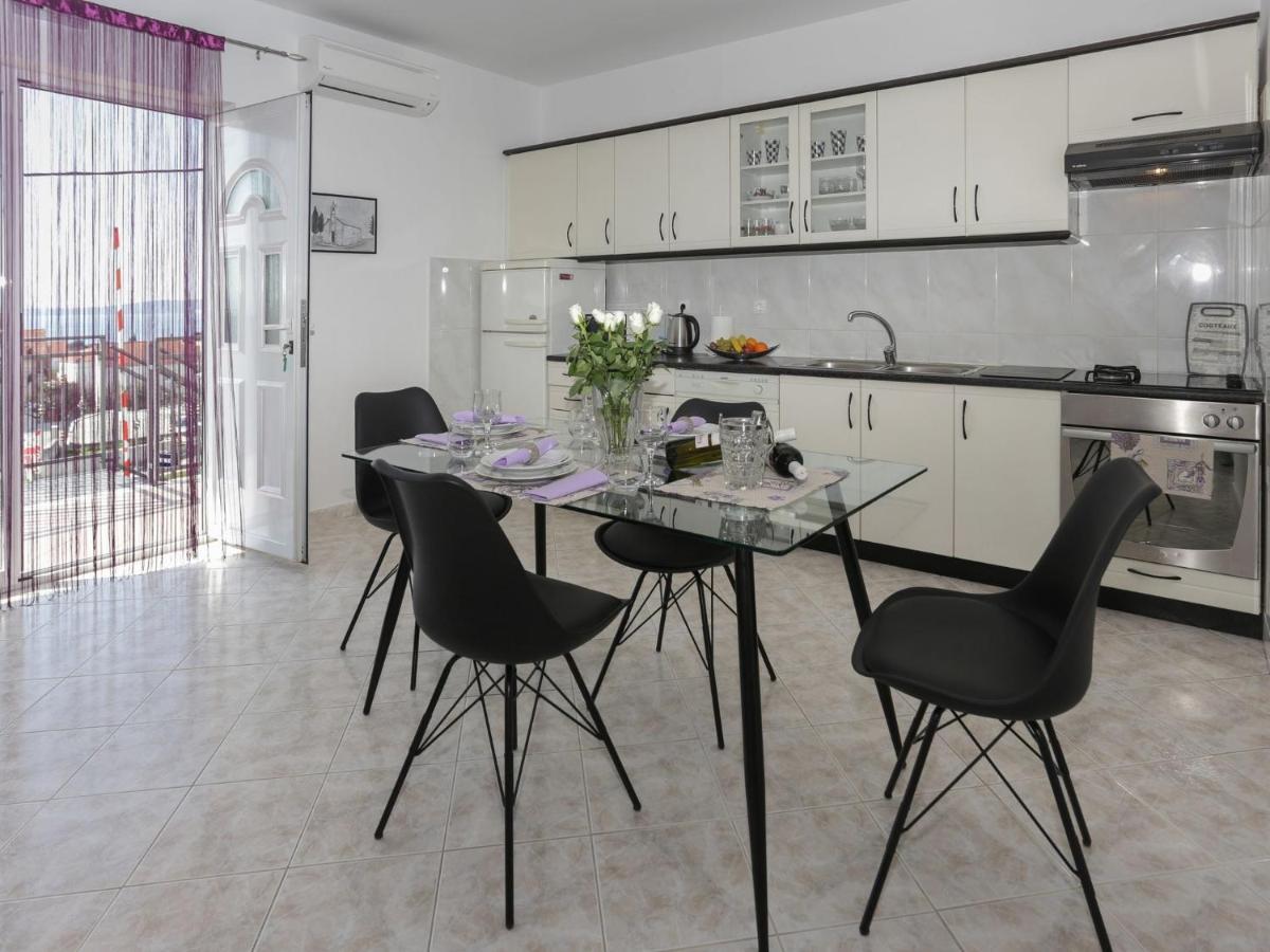 Kaštela Enchanting Apartment In Ka Tel Gomilica Near Beach מראה חיצוני תמונה